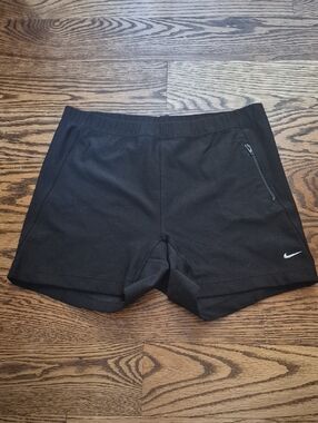 Nike Women’s Black Performance Compression Shorts w/zipper Side Pocket